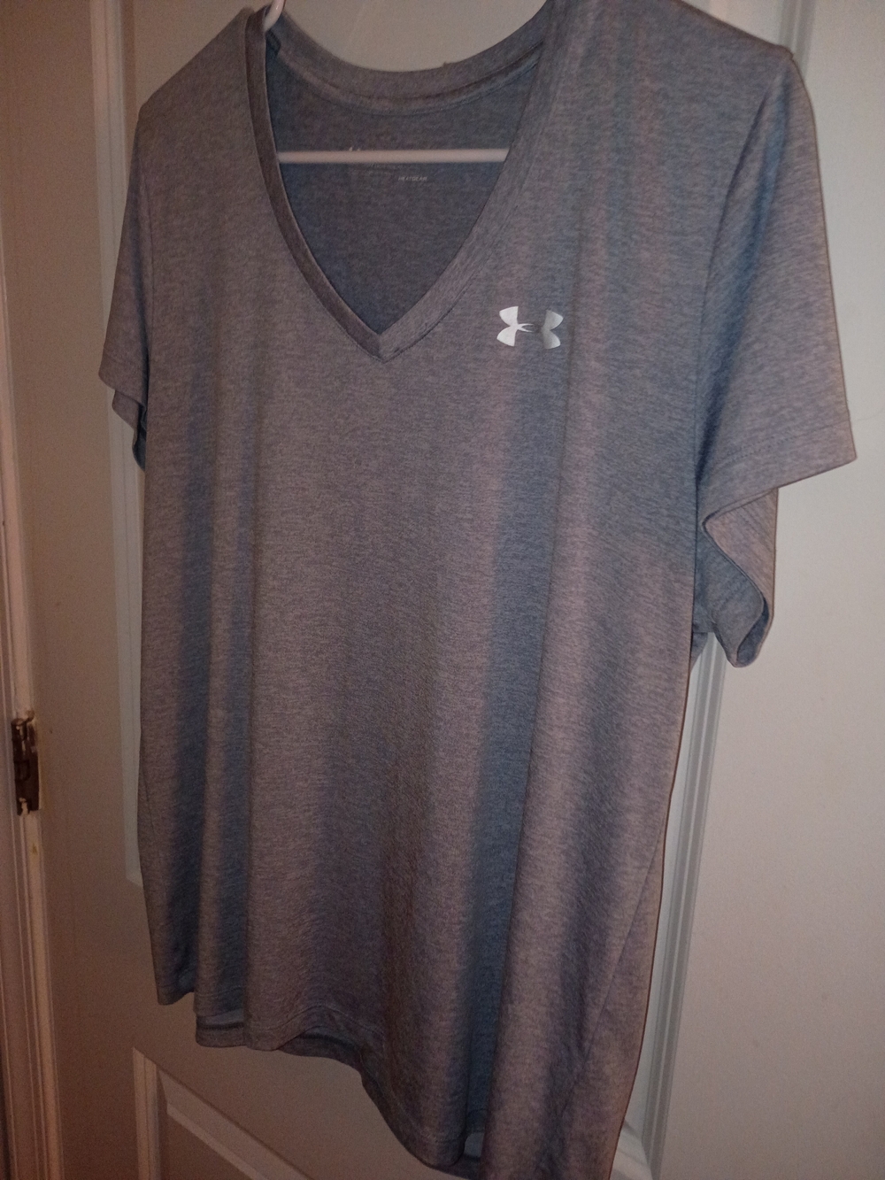 Under Armour Gray Heatgear V-Neck Women’s Short-Sleeve Top